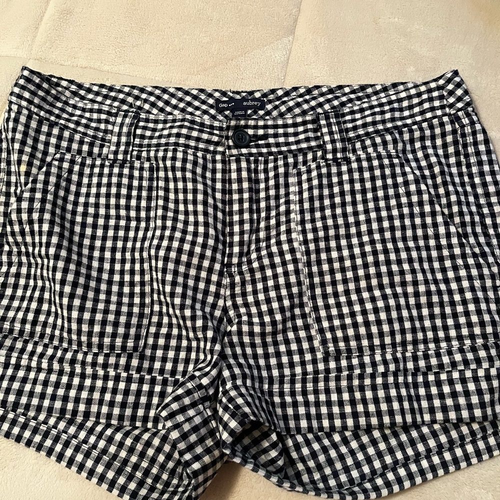 GAP Black and White Bermudas with Classic Checkered Pattern